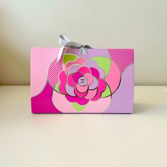 CHANEL Gift Bag Limited Edition w/ ribbon,tissue paper, camilla charm - Picture 7 of 10